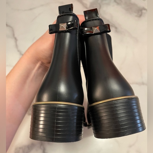 Kate Spade Sedgewick Chelsea Rain Boots Rubber with Elastic Black Gold Pull On - Picture 8 of 13
